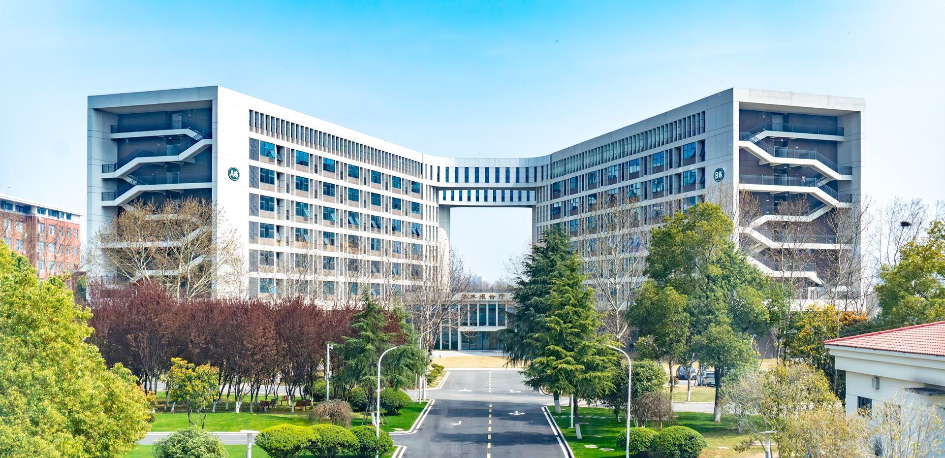[喜报]我院青年教师获批4项国家自然科学基金项目